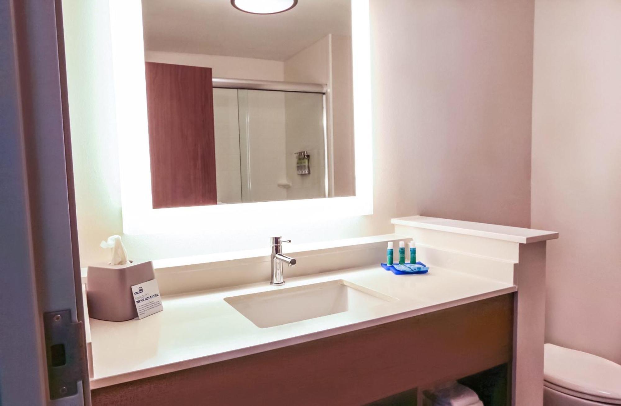 Express & - Iah - Beltway 8 By Ihg 3*