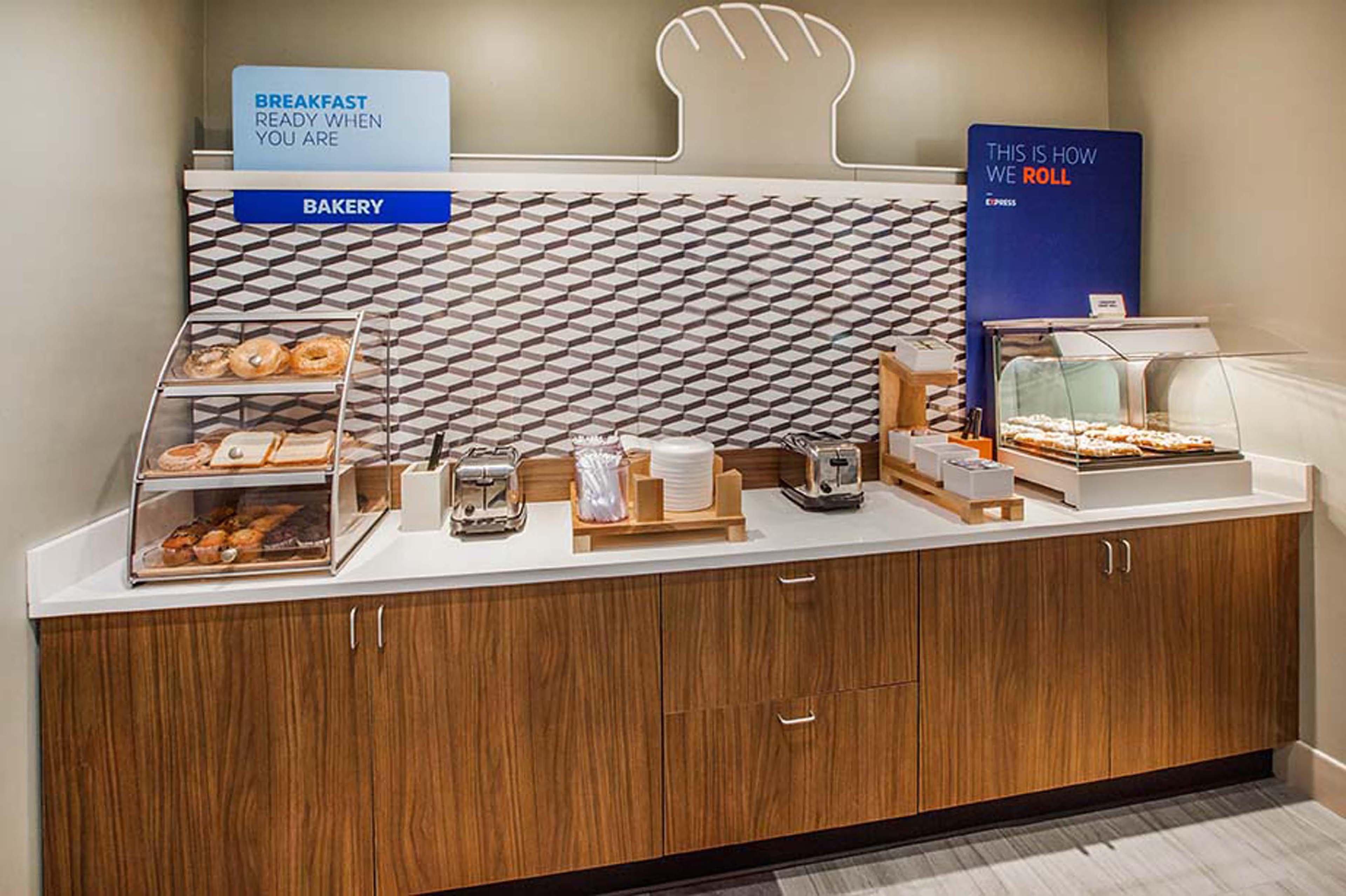 Express & - Iah - Beltway 8 By Ihg Otel